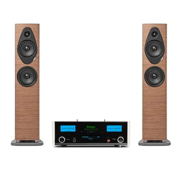 McIntosh MSA5500 amplifier between two front-facing Sonus faber Sonetto III G2 speakers in Walnut